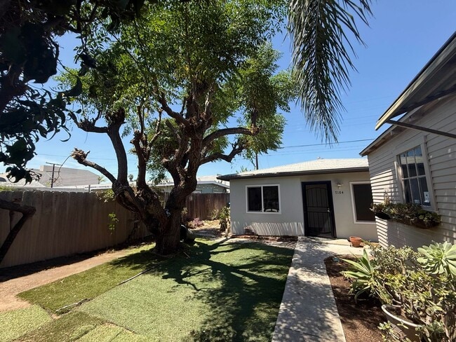 Building Photo - Completely Renovated 2 Bed / 1 Bath Back House – Move-In Ready!