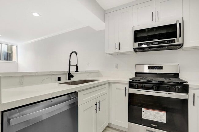 Photo - 5325 Newcastle Ave Unit 239