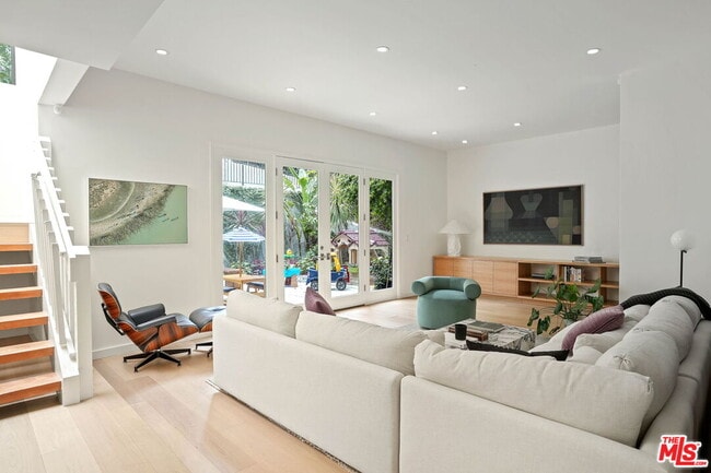 Photo - 2418 Canyon Oak Dr