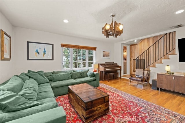 Photo - 721 Country Club Dr