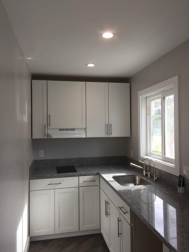 Building Photo - 10941 Charnock Rd Unit 10943