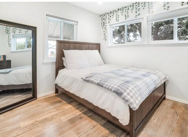 Photo - 10100 Sophia Ave