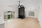 Photo - 5975 Gaines St