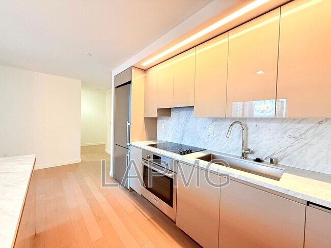 Photo - 1050 S Grand Ave