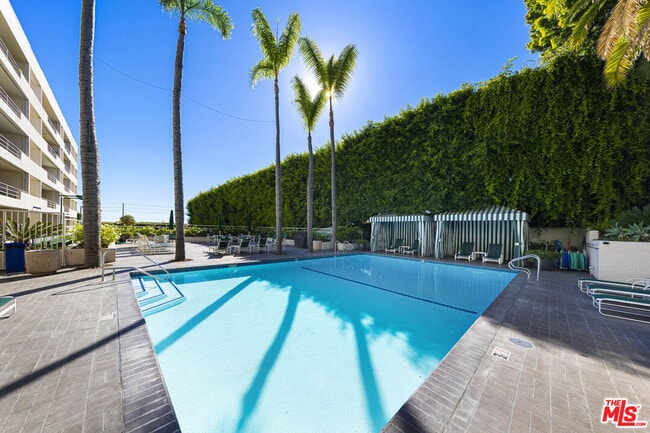 Building Photo - 1131 Alta Loma Rd Unit 131