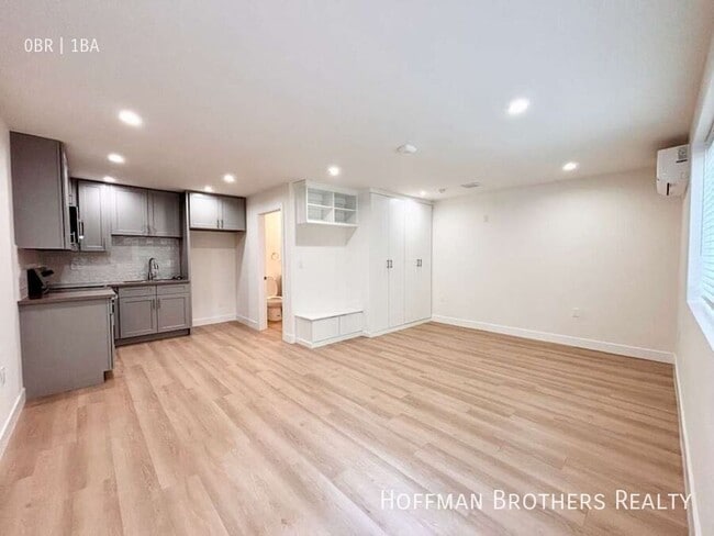 Building Photo - 6738 Independence Ave