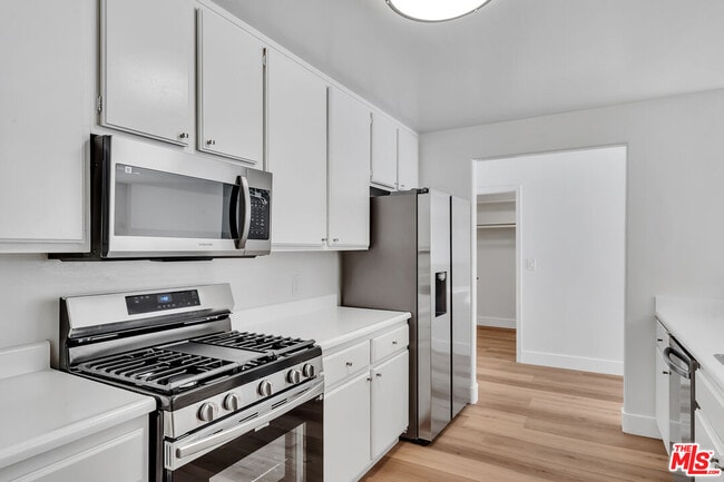 Photo - 2050 S Bentley Ave Unit 204