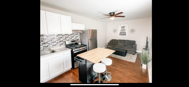 Building Photo - 2033 Mistral Pl Unit B