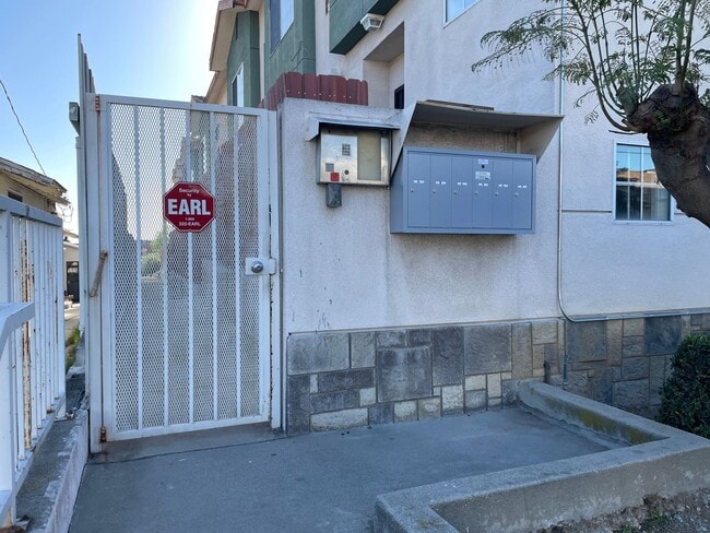 Photo - 3bed/3bath Townhouse in San Gabriel - InveServe Corp