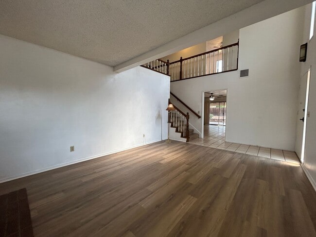 Photo - 5055 Pearblossom Dr