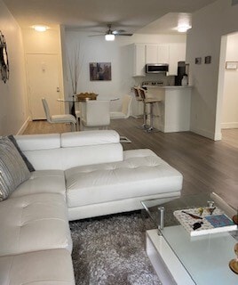 Citronia Landmark Apartments - Northridge, CA | WestsideRentals.com