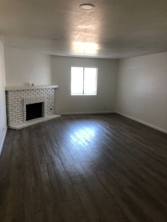 Photo - 1300A Unit C