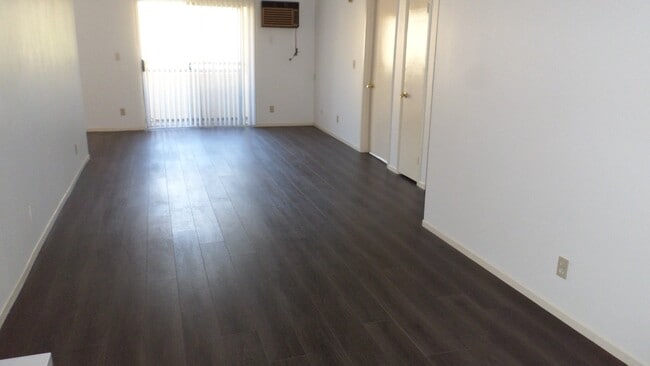 Photo - 5271 Huntington Dr N Unit 207