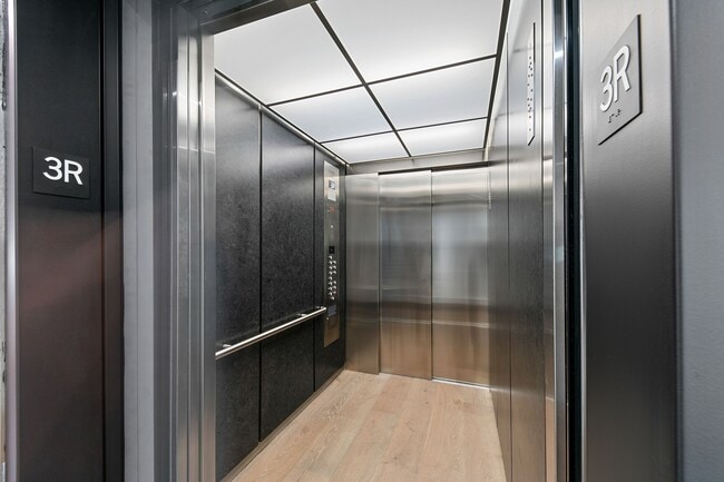 Photo - 10842 Victory Blvd