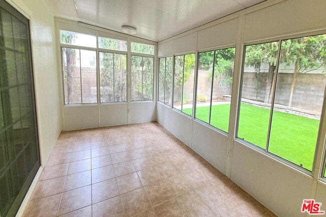 Photo - 10000 Hanna Ave