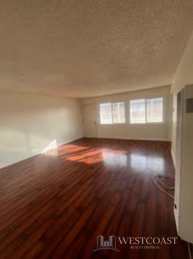 Photo - 1041 W Reeve St Unit 3