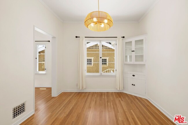 Photo - 2011 Beachwood Dr