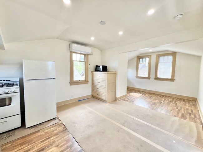 Photo - Charming Bluff Park Studio – Bright, Priva... Unit 206 Temple Ave