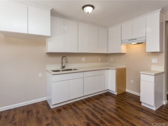 Kitchen, includes stove - 882 Euclid N Ave Unit A