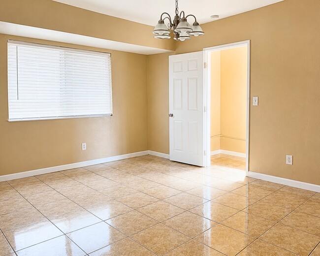 Photo - 860 S Gregory St