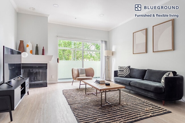 Building Photo - 16070 W Sunset Blvd Rental