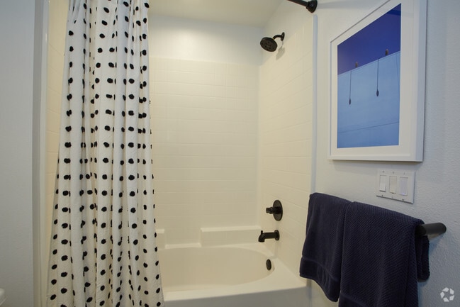 1BR, 1.5BA - 996 SF - Oasis Anaheim