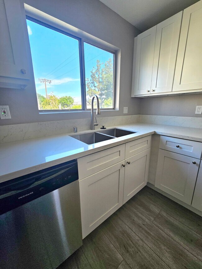Photo - 18650 Hatteras St Unit 201