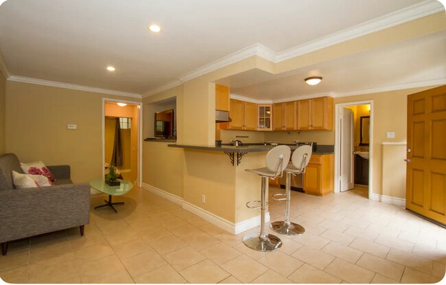 Living room and kitchen - 940 Hilldale Ave Unit 940 Hilldale