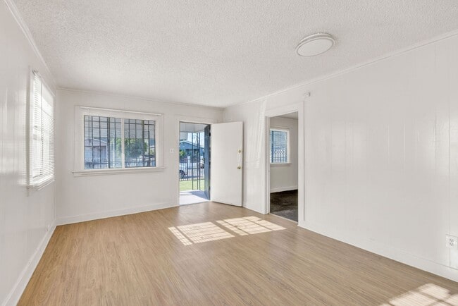Photo - MODERN 2BED/1BATH APARTMENT WITH WASHER/DRYER HOOKUPS | SOUTH LA Unit 121