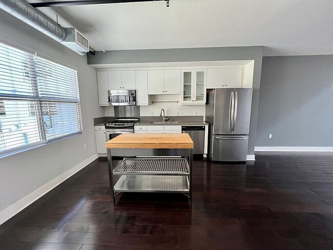 Photo - "Charming 1-Bed Sanctuary in Santa Ana with Spacious Interiors & Elegant Granite Touches!"