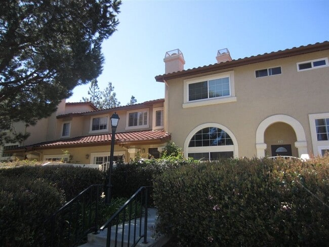 Building Photo - Gorgeous Townhouse in La Jolla Colony's Madrid Complex in the heart of UTC!