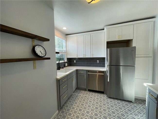 Photo - 4447 E 14th St