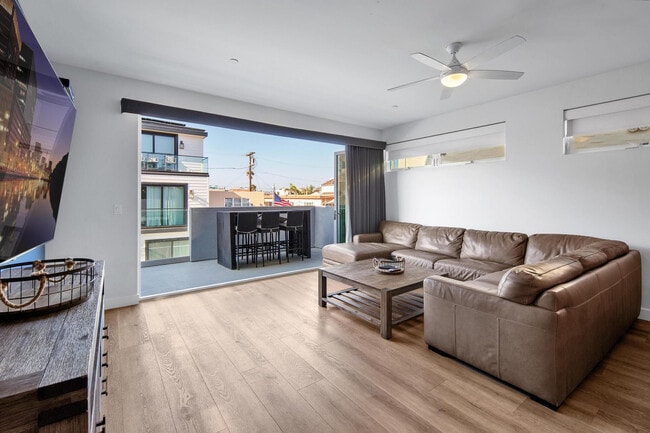 Photo - 717-21 Island Ct Unit FL2-ID1038981P