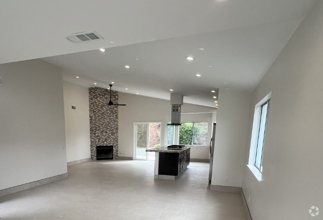 Building Photo - 2016 N Nutmeg St Rental