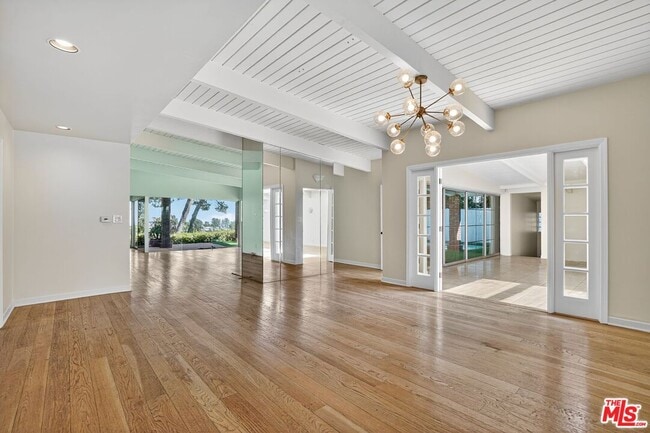 Photo - 2042 Linda Flora Dr