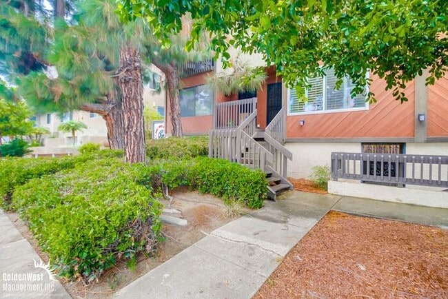 Building Photo - Modern 2Bdm 1.5Ba Townhome in Point Loma w...