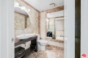 Photo - 423 W Stocker St Townhome