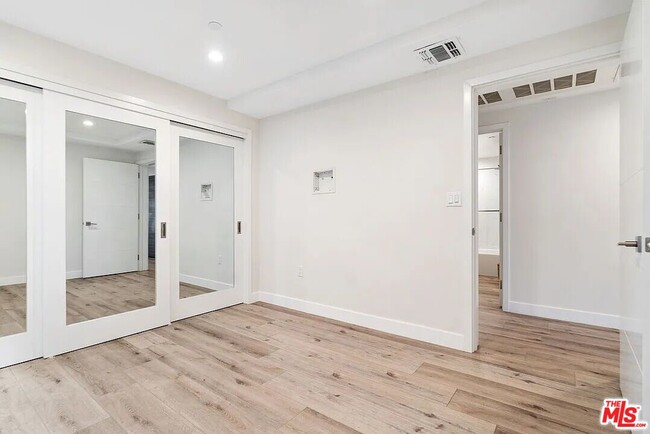 Photo - 846 S Mariposa Ave Unit 203