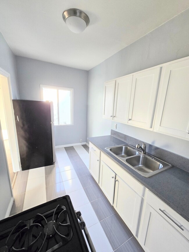 Photo - 844 N Hoover St Unit 830 N hoover st apt 14