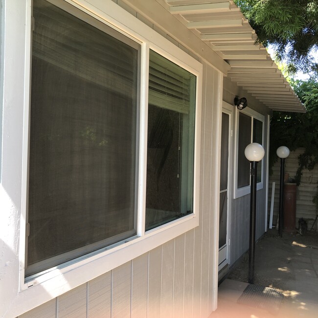 Building Photo - 9010 Balcom Ave Unit Pool Studio