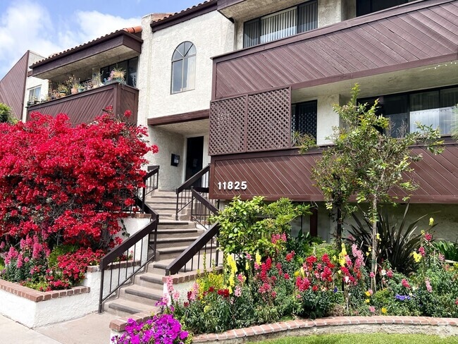 11825 Magnolia Blvd - 11825 Magnolia Apartments