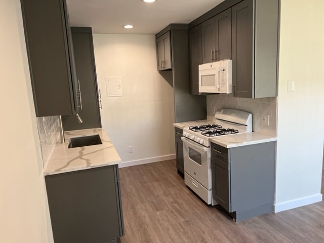 Photo - 14607 Gilmore St Unit 5