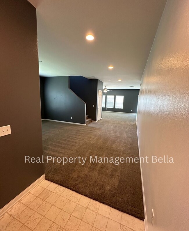 Photo - Cul-de-Sac Comfort + Space for Everyone