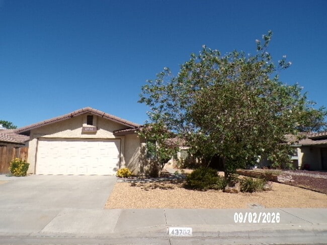 Building Photo - 43702 La Paz Ln