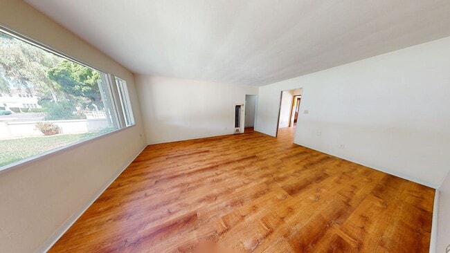 Photo - 711 B Ave