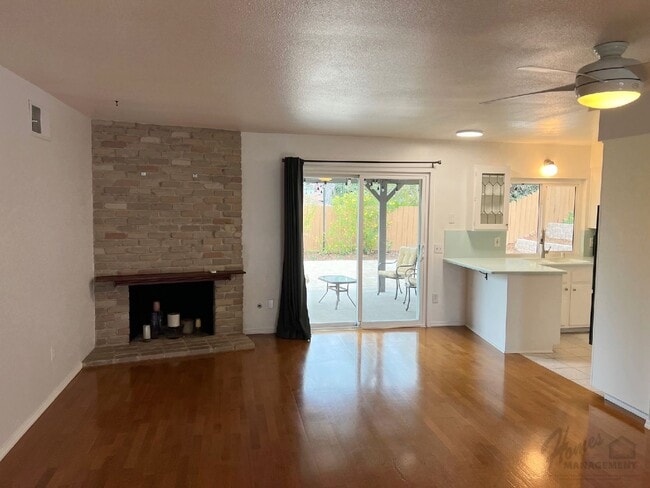 Photo - Homes Management - 3 bed, 2 bath home off Oak Hill