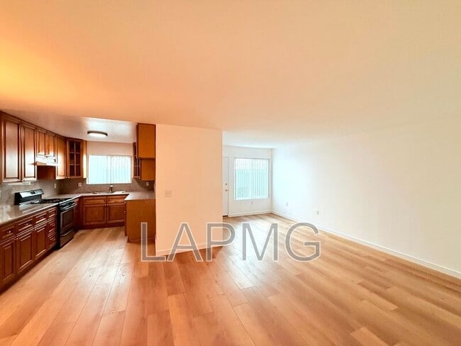 Photo - 1059 Western Ave