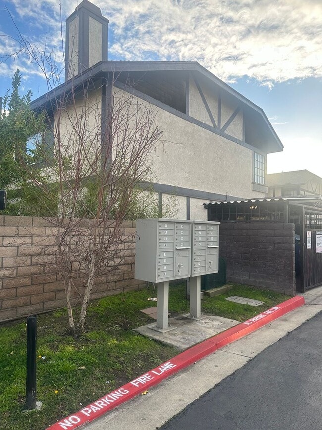 Photo - Charming 3-Bed/2.5-Bath Townhome with 2-Car Garage in Garden Grove