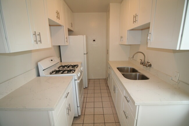 Building Photo - 1336 Berkeley St Unit 4