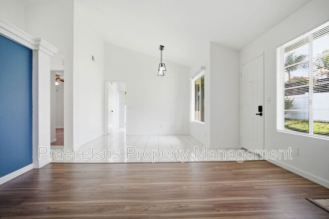 Photo - 631 Hampshire Ln